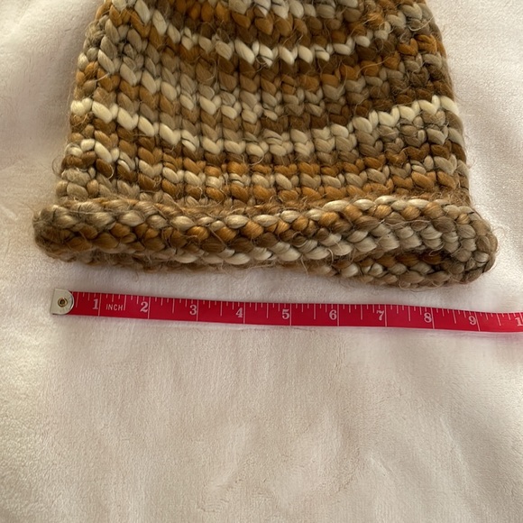 Hand-knitted hat - Picture 5 of 7